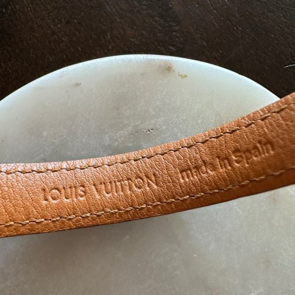 Authentic Louis Vuitton Essential V Bracelet - Picture 9 of 13